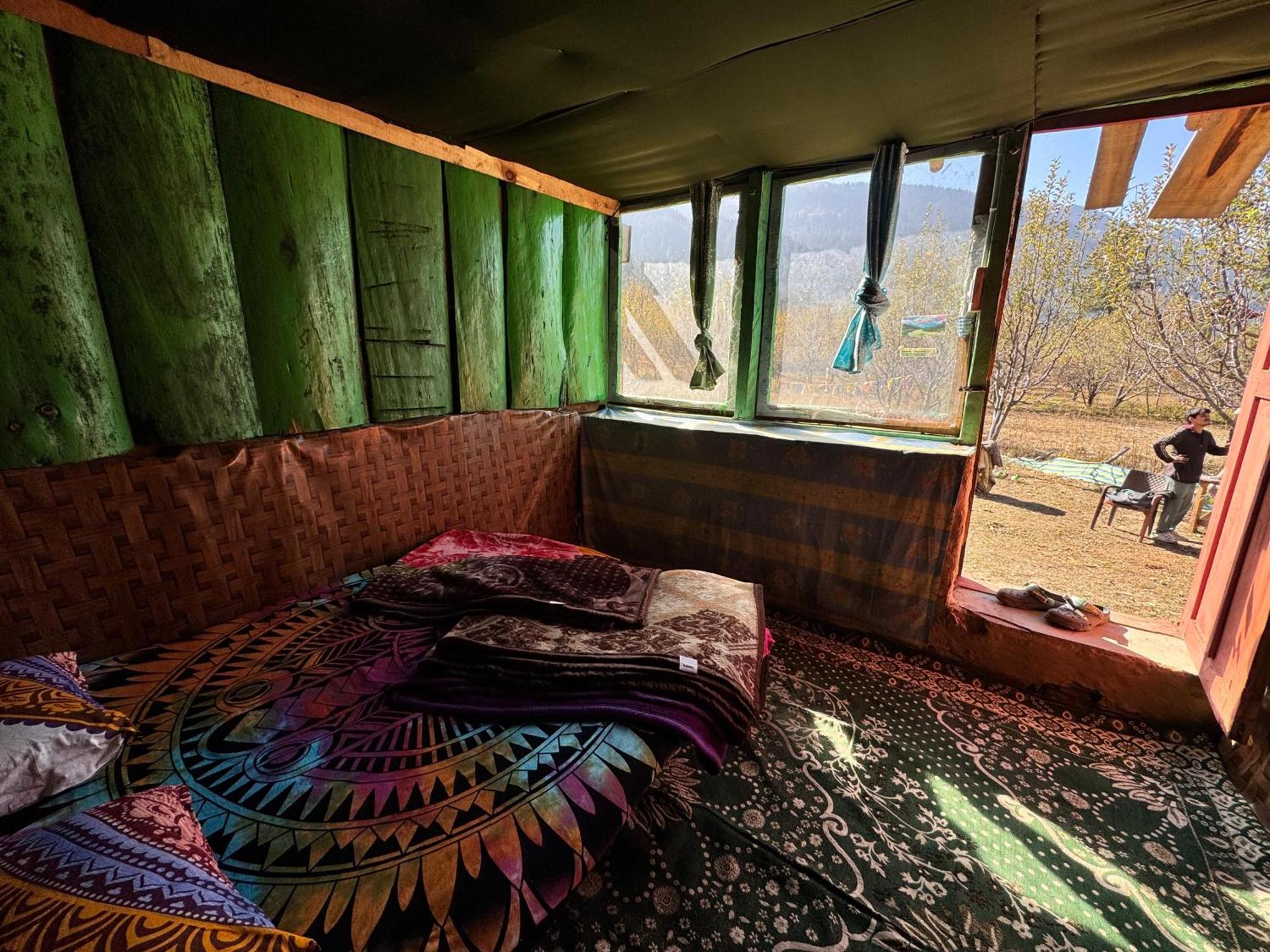 Hippy Hyde Kalga Hotel Kalgha ภายนอก รูปภาพ
